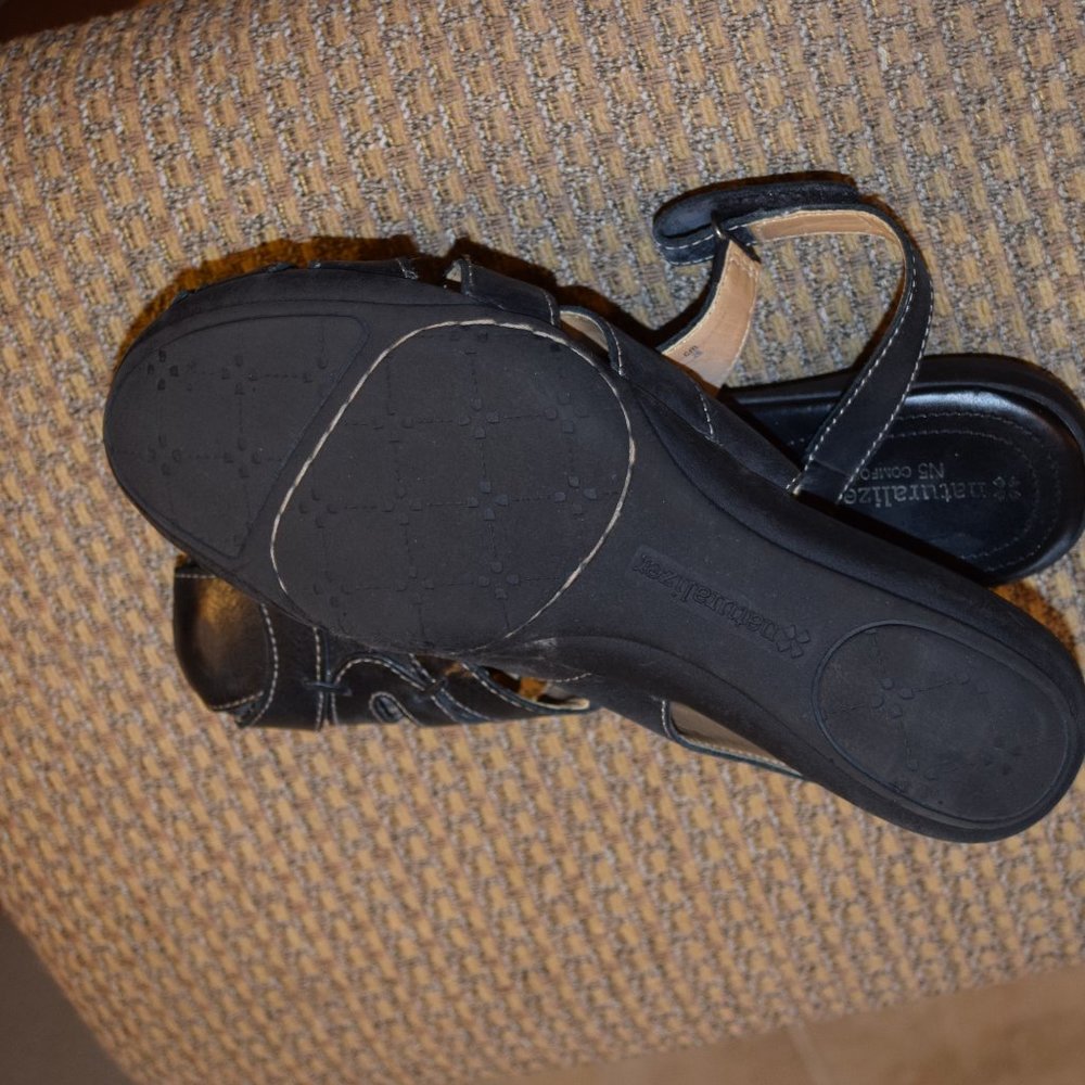 Naturalizer Sandals - Picture 3 of 4